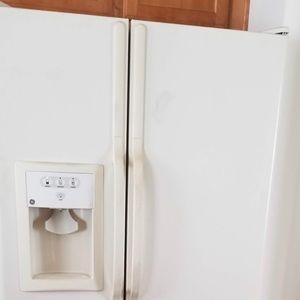 GE side by side refrigerator(White/25 cu.ft)